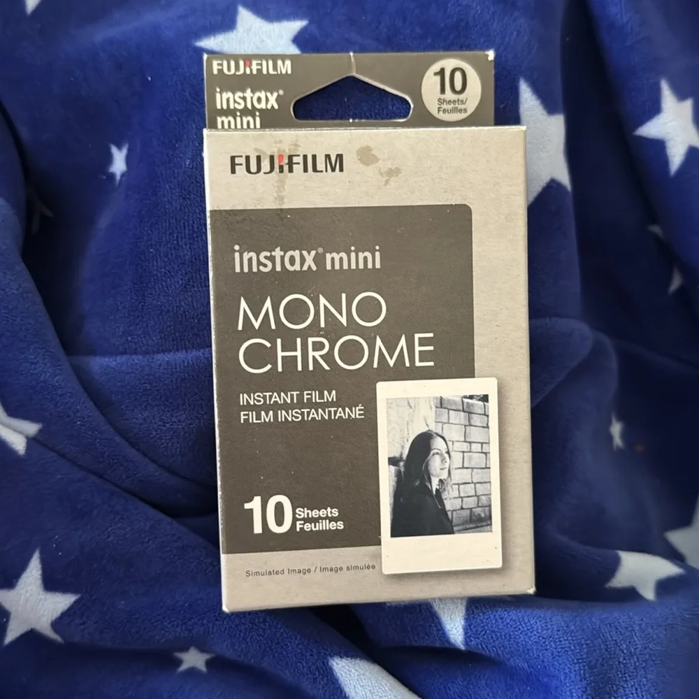 Fujifilm Instax mini 12 camera + protective case + instax mini film